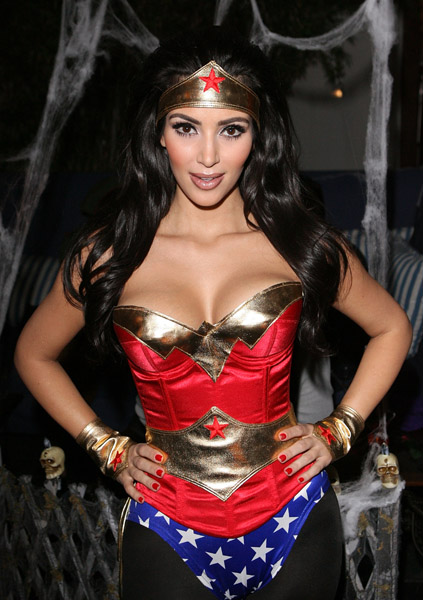 Wonder Woman Costume Revealed Feast of Fun